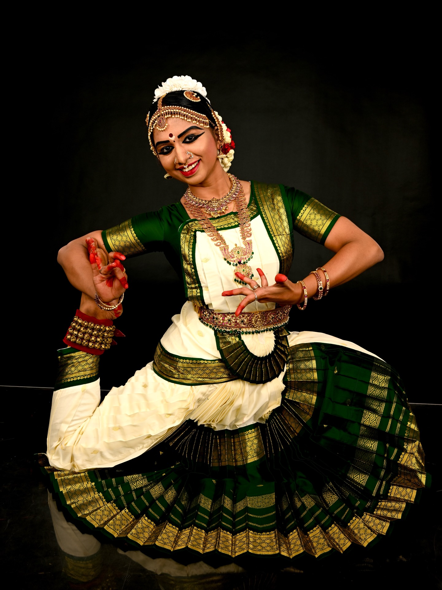 Priyanka Gnanasekhar in Bharatanatyam costume striking an abhinaya pose
